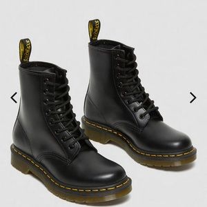 Like new Dr. Martens 1460 women’s boots , Black size 7